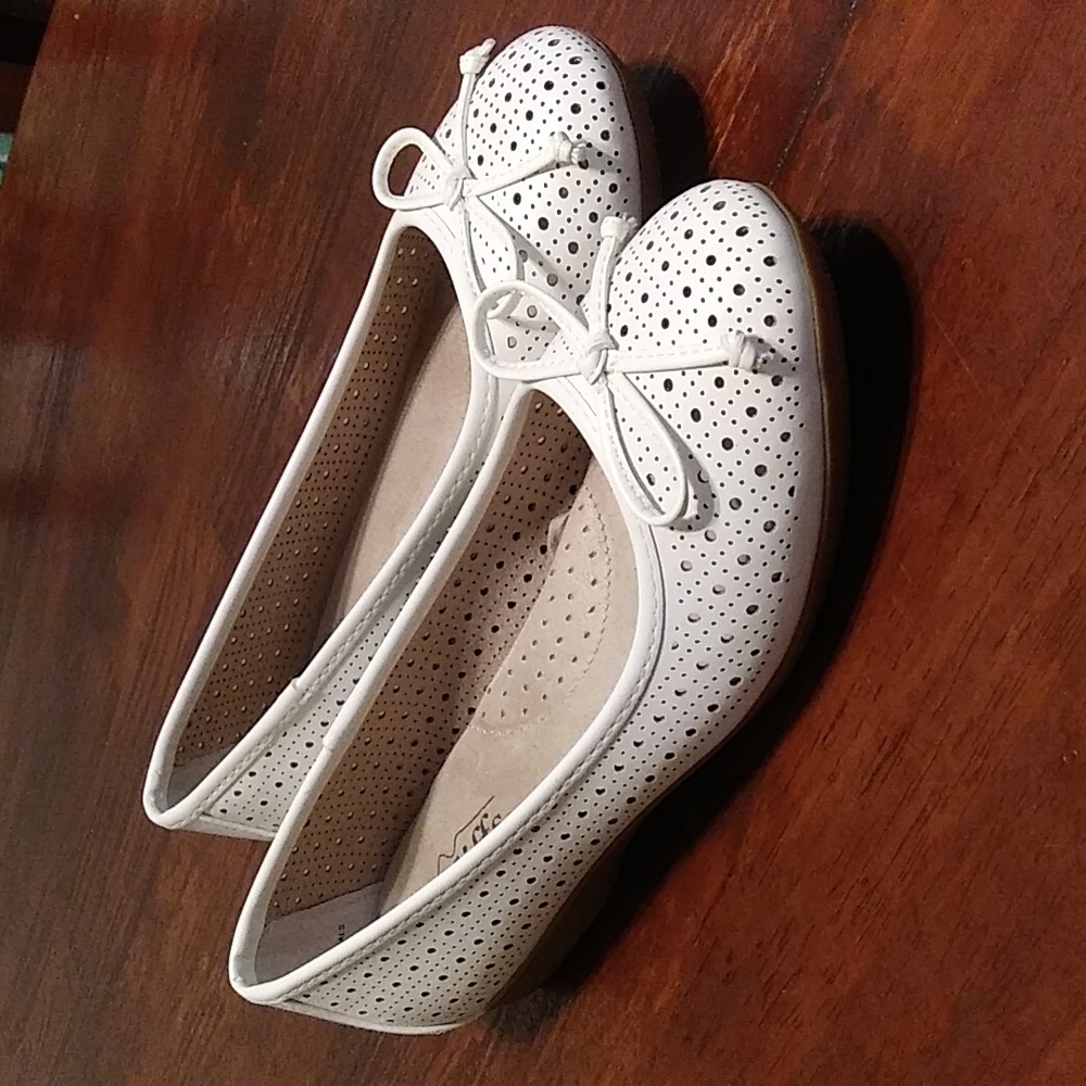 CLIFFS BY WHITE MOUNTAIN Women's Cheryl Cushioned Ballet Flat